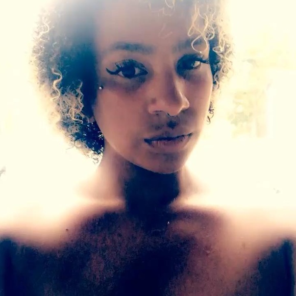 Meet your Posher, Tiffany - Picture 1 of 1